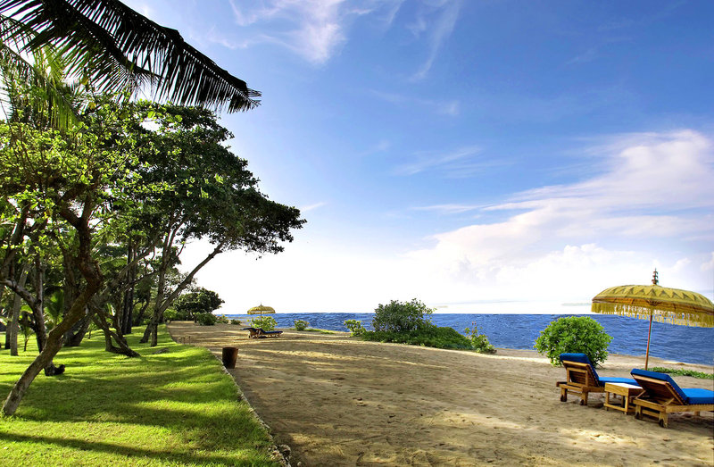 The Oberoi Beach Resort Bali: Strand vor dem Hotel