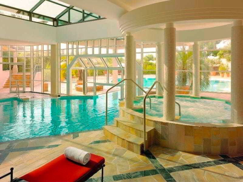 Hallenbad des The St. Regis Mardavall Mallorca Resort Hallenbad des The St. Regis Mardavall Mallorca Resort