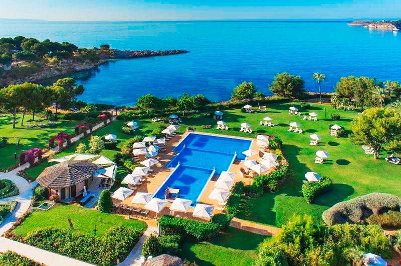 Pool des The St. Regis Mardavall Mallorca Resort Pool des The St. Regis Mardavall Mallorca Resort