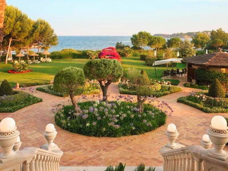 Garten des The St. Regis Mardavall Mallorca Resort Garten des The St. Regis Mardavall Mallorca Resort