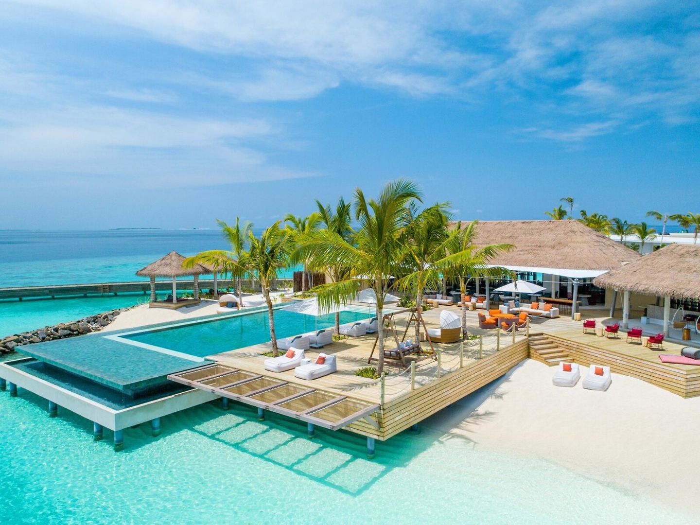 Poolterrasse InterContinental Maldives Maamunagau Resort: Poolterrasse