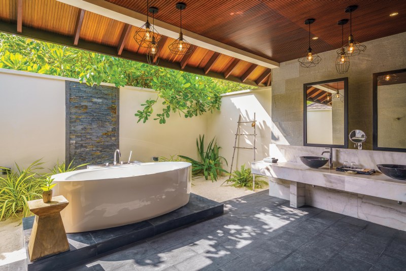 Badezimmer der Grand Pool Villa Atmosphere Kanifushi Maldives: Badezimmer der Grand Pool Villa