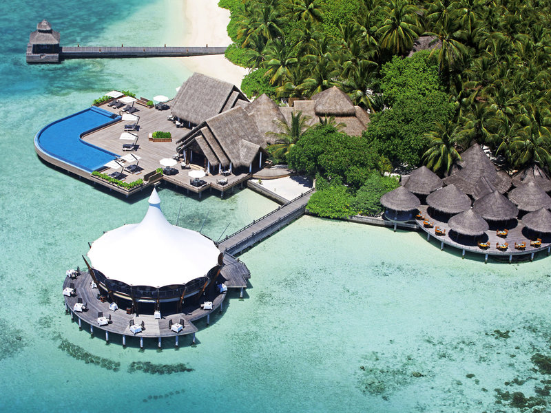 Die Anlage fügt sich exzellent in die Umgebung ein Baros Maldives: Die Anlage fügt sich exzellent in die Umgebung ein