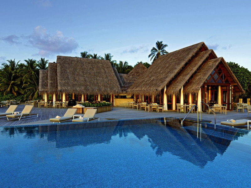 Pool am Abend Baros Maldives: Pool am Abend
