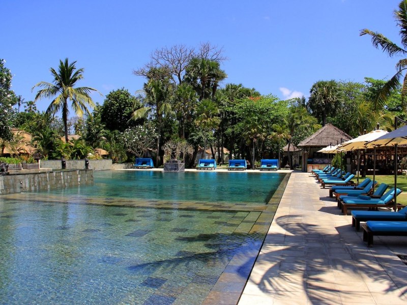 Sonnenterrasse am Pool Belmond Jimbaran Puri: Sonnenterrasse am Pool