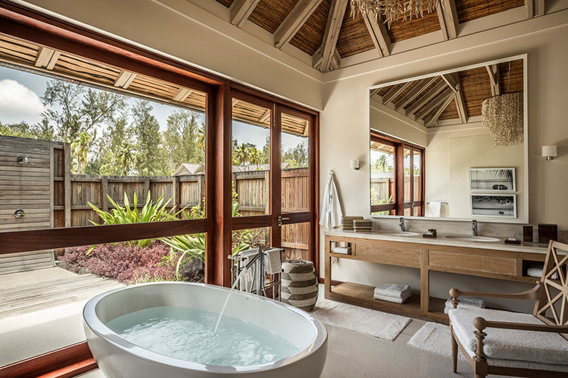 Badezimmerbeispiel Four Seasons Resort Seychelles at Desroches Island: Badezimmerbeispiel