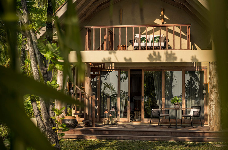 Terrasse und Balkon der Sunset Beach Suite Four Seasons Resort Seychelles at Desroches Island: Terrasse und Balkon der Sunset Beach Suite