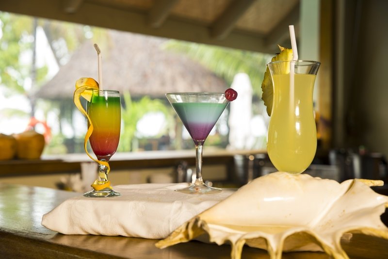 Leckere Cocktails an der Bar genießen Indian Ocean Lodge: Leckere Cocktails an der Bar genießen