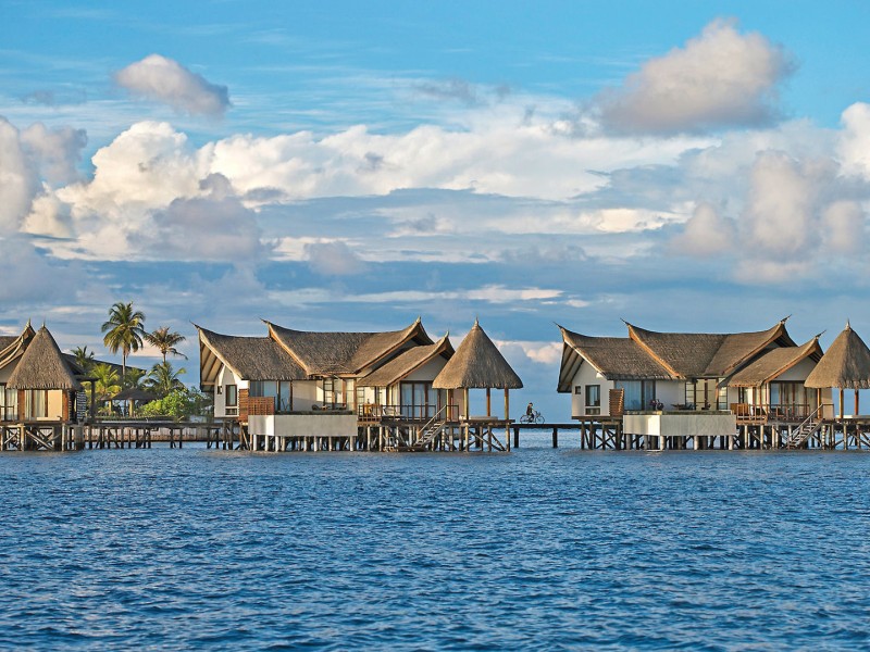 OZEN Reserve Bolifushi: Die luxuriösen Wasserbungalows
