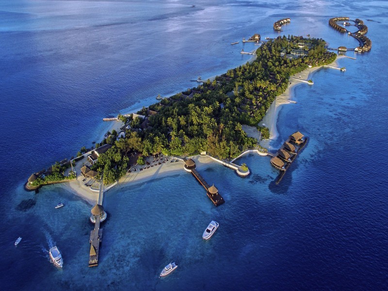 OZEN Reserve Bolifushi: Die Hotelinsel aus der Luft gesehen