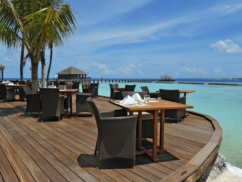 Restaurantterrasse Komandoo Island Resort & Spa: Restaurantterrasse