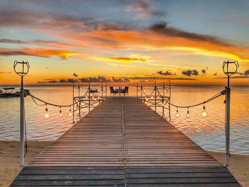 Maradiva Villas Resort & Spa: Romantisches Dinner auf dem Steg