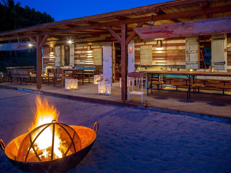 Shanti Maurice Resort & Spa: Lagerfeuerromantik