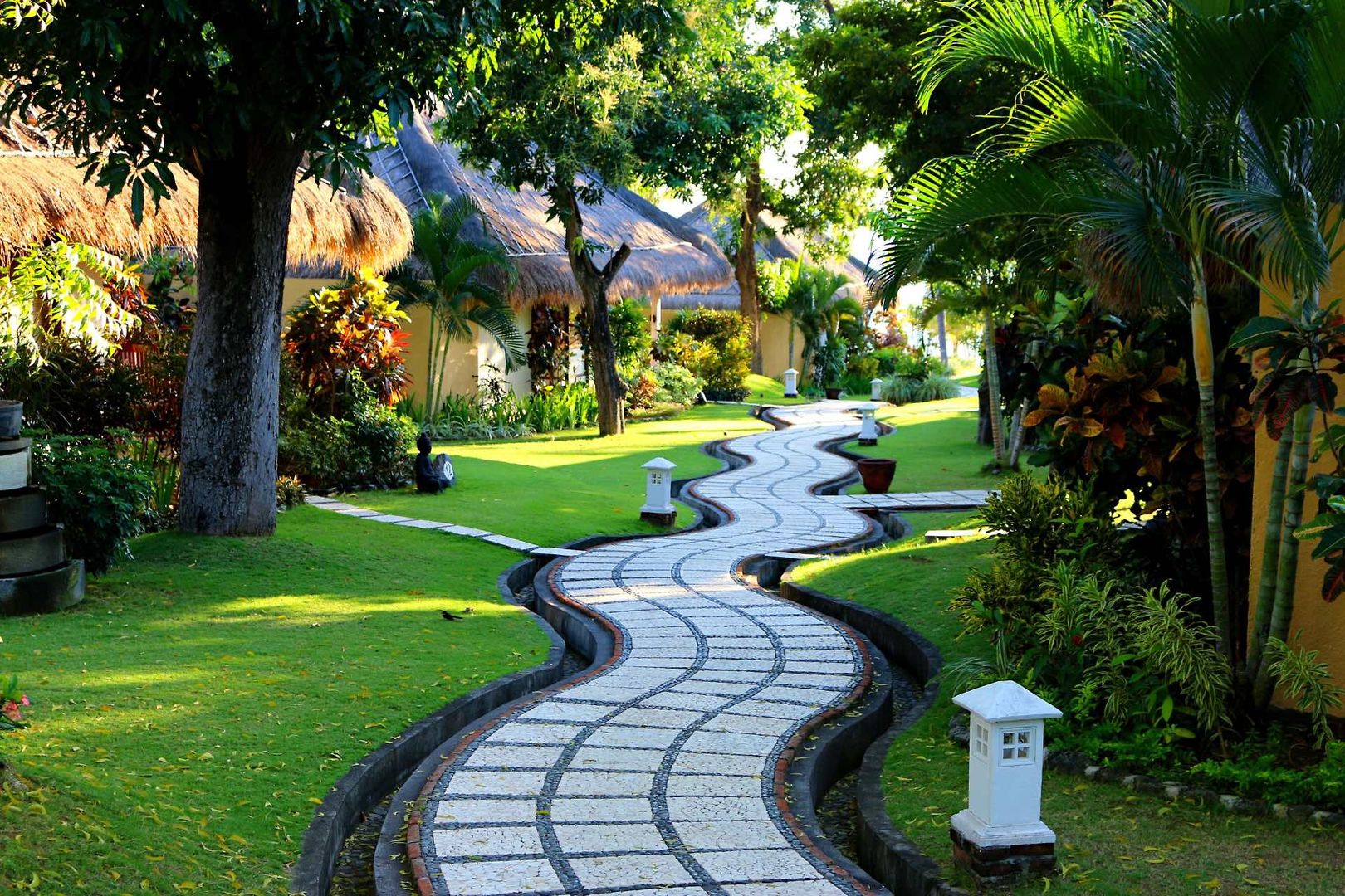 Malerische Gartenanlage Siddhartha Ocean Front Resort & Spa: Malerische Gartenanlage