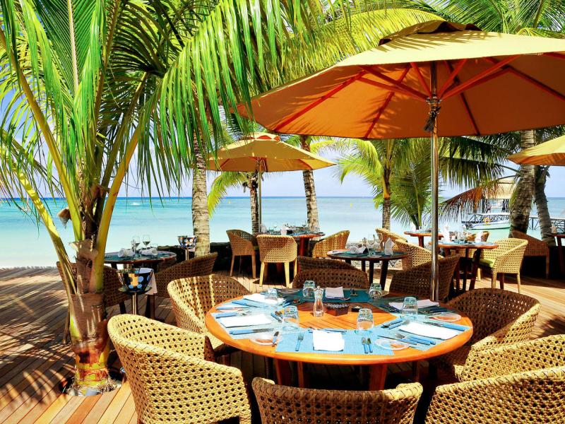 Restaurantterrasse mit Blick auf das Meer Trou aux Biches Beachcomber Golf Resort & Spa: Restaurantterrasse mit Blick auf das Meer