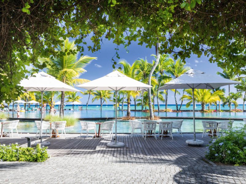 Restaurantterrasse am Pool Trou aux Biches Beachcomber Golf Resort & Spa: Restaurantterrasse am Pool