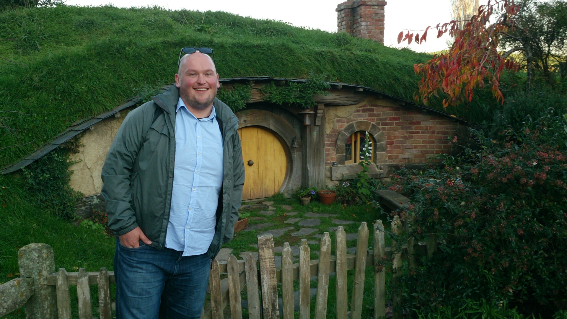 Markus Patho in Hobbiton Zwischen polynesischer Kultur, Traumstränden und Hobbits: Markus Patho in Hobbiton