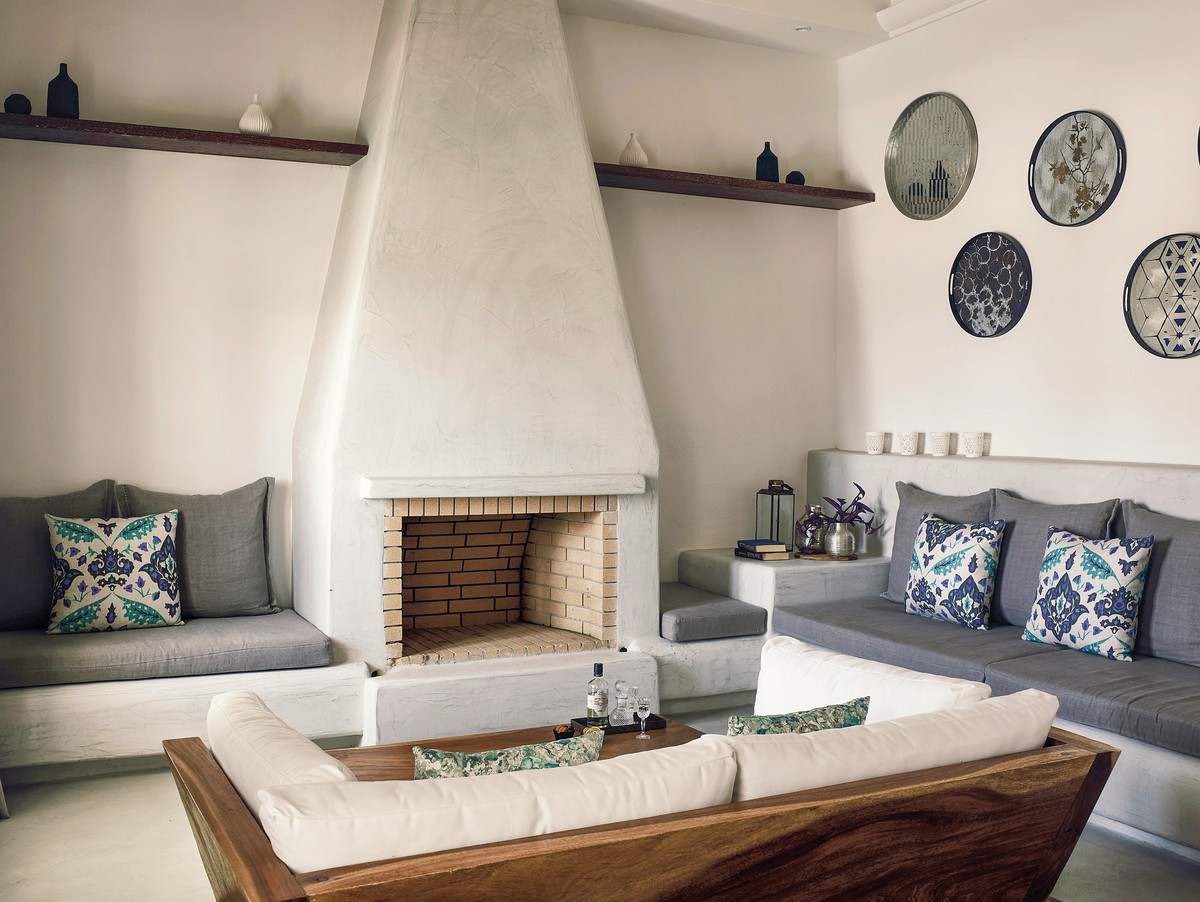 Kamin Santo Pure Oia Suites & Villas: Kamin