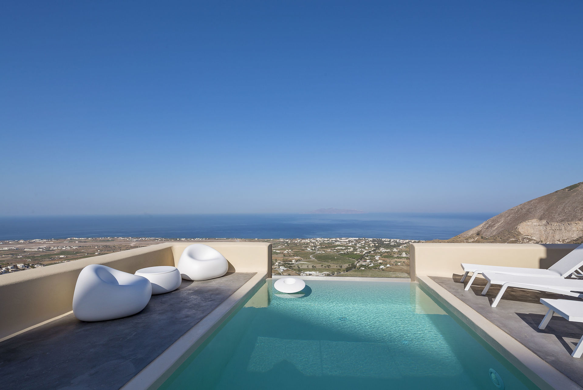 Pool Skyfall Suites: Pool