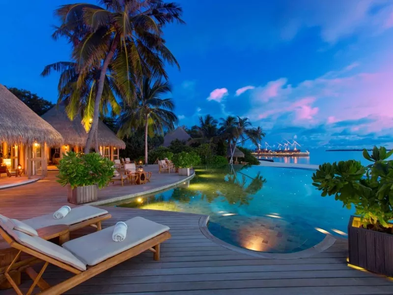 Milaidhoo Island, Malediven: milaidhoo_island-malediven-pool_abends